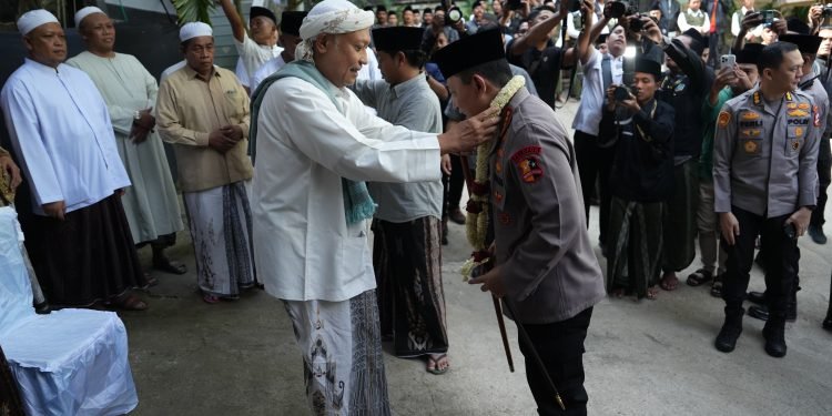 Doa Restu Ulama untuk NKRI: Kapolri Jenderal Sigit Kunjungi Ponpes Al-Hamidy
