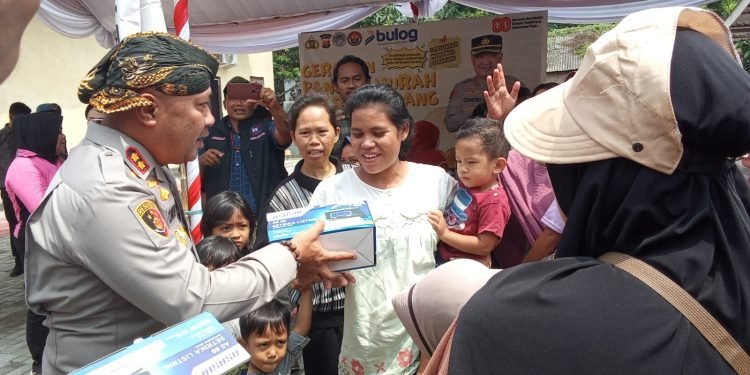Polres Serang dan Bulog Gelar Bazar Pangan Murah di Cikande