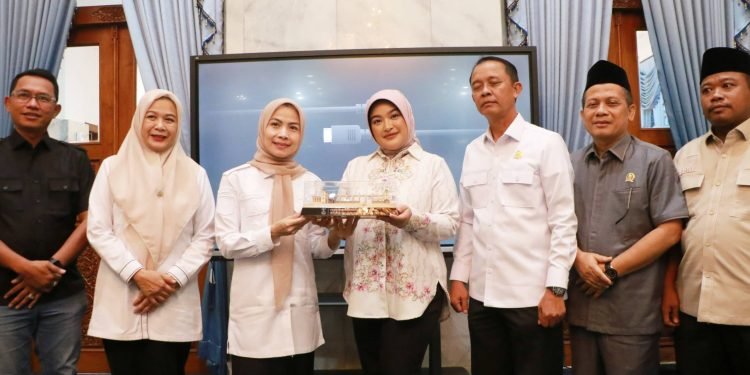 Annisa Mahesa Kunjungi Bupati Serang, Bahas Keuangan Daerah