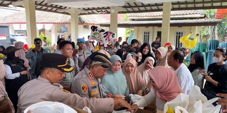 Polres Serang Hadirkan Kebahagiaan: Gerakan Pangan Murah Sasar Emak-Emak Kragilan