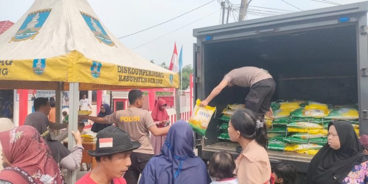 Gerakan Pangan Murah Polres Serang: Beras dan Minyak Goreng Terjangkau untuk Semua!