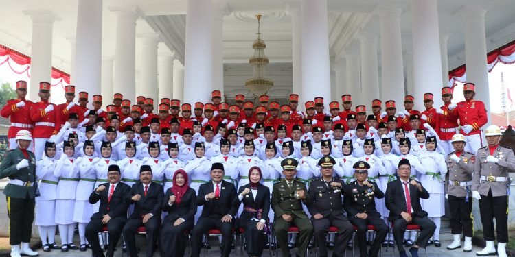 Air Mata Haru Warnai Pengukuhan Paskibraka Kabupaten Serang 2025