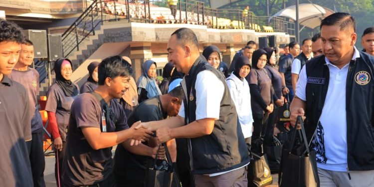 30 Tahun Mengabdi: Akabri 95 Salurkan Ratusan Bansos untuk Masyarakat