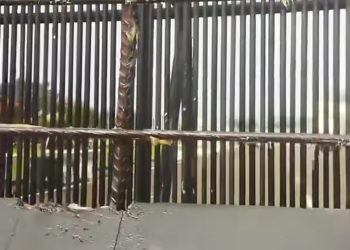 Senayan Memanas! Demo Tunjangan DPR Bikin Pagar Beton dilumuri Oli Jadi Andalan.