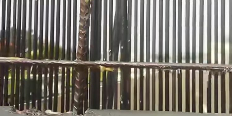 Senayan Memanas! Demo Tunjangan DPR Bikin Pagar Beton dilumuri Oli Jadi Andalan.