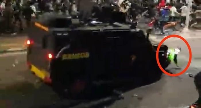 Tragedi Pejompongan: Driver Ojol Tewas Terlindas Mobil Brimob!