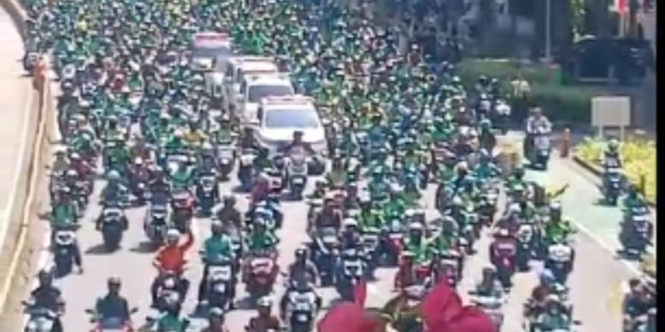 Air Mata di Aspal Jakarta: Ribuan Ojol Iringi Pemakaman Affan, Korban Rantis Brimob