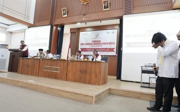 Air Mata Menteri Sosial, Kisah Guru Sekolah Rakyat yang Menyentuh Hati