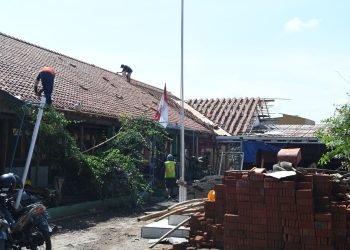 Rp 17 Triliun untuk Sekolah: Berkah Pendidikan atau Pesta Koruptor? Warga Harus Kawal!