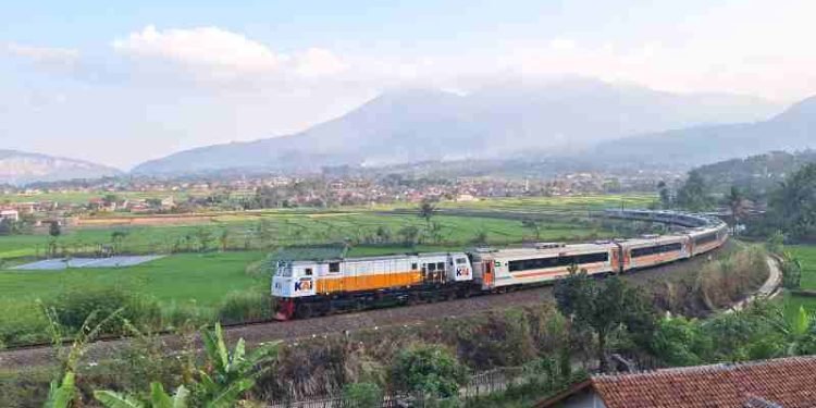 KA Tangkuban Perahu: Solusi Praktis untuk Liburan Bandung-Banyuwangi