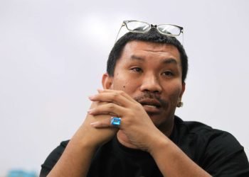 Air Mata Bangga Mongol Stres! Komika Kocak Ini Relakan Mimpi Demi Sang Putri Jadi Angkatan Laut!