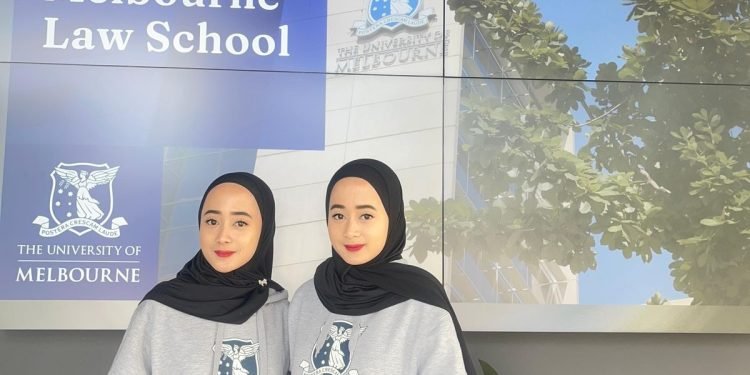 Mimpi dari Banyuwangi Melanglang ke Australia: Kisah Kembar Devi-Desi Bikin Haru!