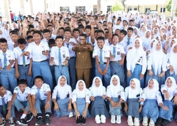 Bukti Nyata! Gubernur Andra Soni Pastikan Sekolah Gratis di Serang Berjalan Lancar