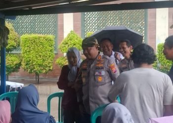 Kapolres Serang Turun Langsung Bantu Korban Banjir