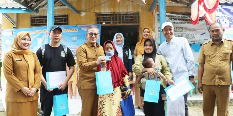 Disdukcapil Jemput Bola, Warga Cinangka Padati Gebyar Adminduk