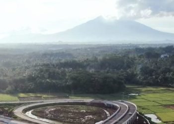 Kereta Rangkasbitung-Labuan Kembali Menggeliat: Jembatan di Atas Tol Jadi Bukti!