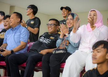 Bukan Hanya Nonton Bola: Gubernur Andra Soni Jadikan Laga Dewa United Ajang Perkuat Komitmen Daerah