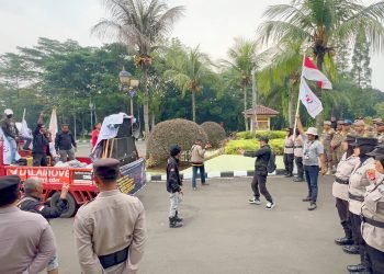 Wartawan Geruduk Kantor Bupati Tangerang! Protes Persekusi, Polisi Siaga Amankan Aksi FWJI
