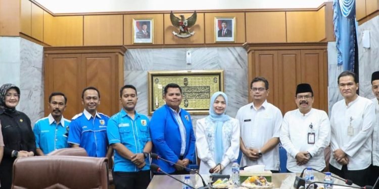 Gerakan Bersih Serang: Bupati Zakiyah Ajak KNPI Lawan “Gunung Sampah”