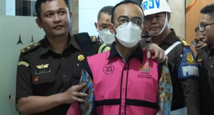 Skandal Korupsi Minyak Mentah Pertamina: Anak Buah Riza Chalid Ditahan di Rutan KPK!