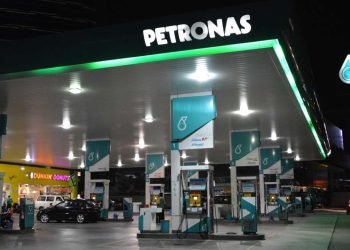 Bongkar Rahasia BBM Murah Malaysia! Ini 5 Faktor yang Bikin Indonesia Gigit Jari!