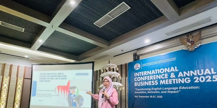 Literasi Digital Bukan Sekadar ‘Melek’ Teknologi, Ini Kata Profesor Unismuh di Panggung Internasional!