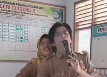 Profesionalisme Luntur? Guru Asyik Karaoke Saat Jam Pelajaran, Pandeglang Geger!