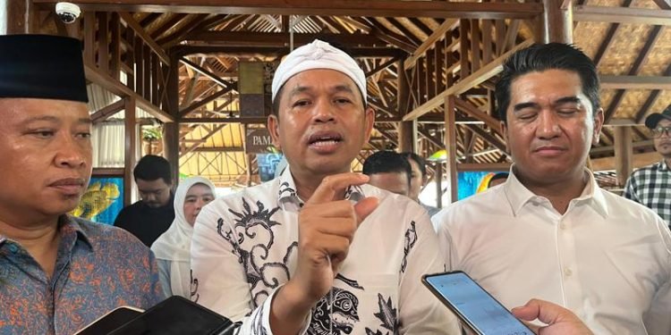 “Sekolah Zaman Batu”: Gebrakan Kontroversial Dedi Mulyadi, Pelajar Jabar Wajib Jalan Kaki!