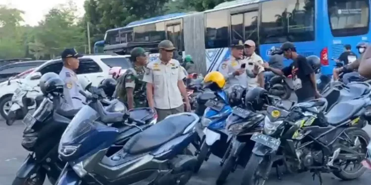 Sidang Pansus DPRD DKI Ungkap Praktik Parkir Ilegal yang Merajalela