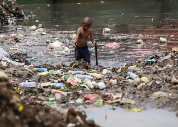 Warga Jakarta, Sadarlah! Sungai Kita Bukan Tempat Sampah!
