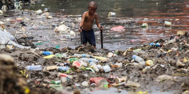 Warga Jakarta, Sadarlah! Sungai Kita Bukan Tempat Sampah!