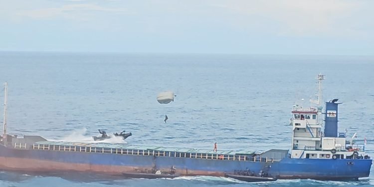 Latihan Berujung Duka: Praka Zaenal Mutaqim Gugur Saat Terjun Payung di Teluk Jakarta
