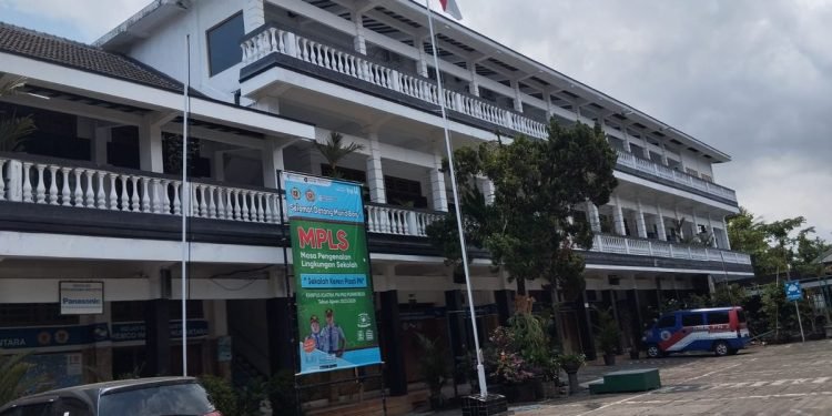 Pendidikan Dijual Belikan? Siswa Miskin di Purworejo ‘Dipaksa’ Keluar Sekolah!