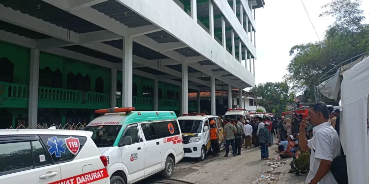 Tragedi Al Khoziny: Musala Ambruk Saat Salat, Puluhan Santri Tertimbun Reruntuhan!