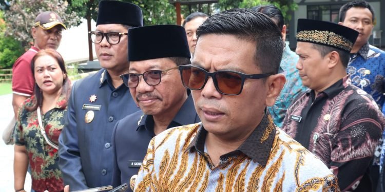 Plafon Kelas Ambruk, Gubernur Andra Soni Gercep Tinjau SMAN 14 Tangerang!