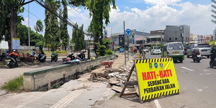 Rp2,2 Miliar untuk Wajah Baru Cilegon: Revitalisasi Trotoar Dimulai!