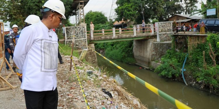 Serang Bebas Banjir? Gubernur Andra Soni Pantau Langsung Normalisasi Sungai Cibanten!