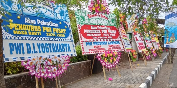 Karangan Bunga Banjiri Pelantikan PWI Pusat: Solidaritas Pers Indonesia Menguat