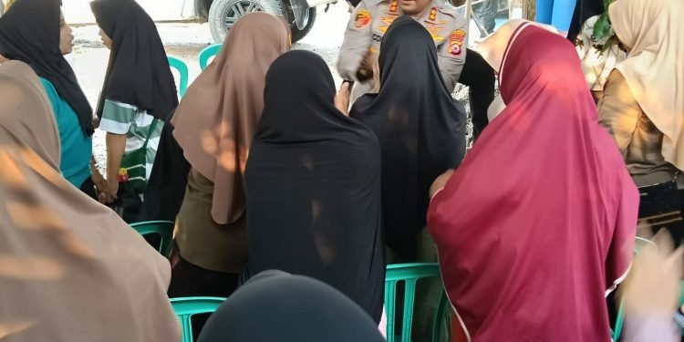 Limbah Jadi Berkah: Kapolres Serang Kagumi Kreativitas Emak-Emak Pengrajin Desa Tegal Maja