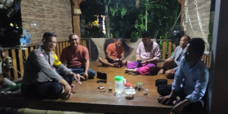 Sinergi Polisi dan Masyarakat: Polsek Cikande Gencarkan Ronda Malam di Poskamling