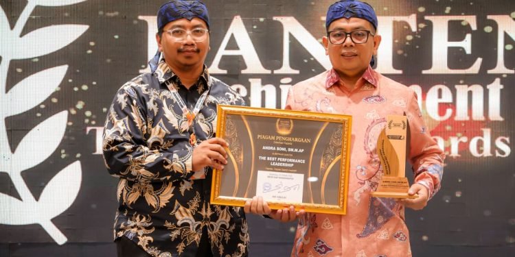 Gubernur Andra Soni Sabet Penghargaan, Ajak Pers Bangun Banten dengan Literasi!