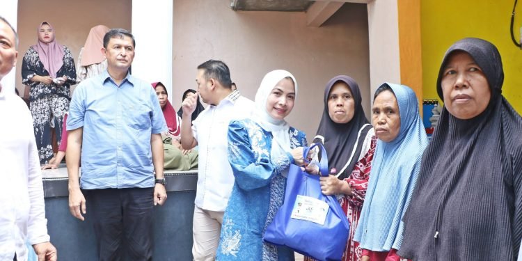 Bupati Serang Salurkan Ribuan Paket Sembako dan Bantuan Rutilahu di Pabuaran