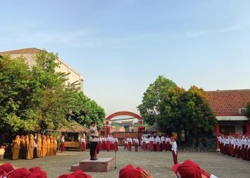Police Goes to School: Polisi Hadir di Upacara, Bekali Pelajar SDN Suka Asih 1 dengan Nilai Positif