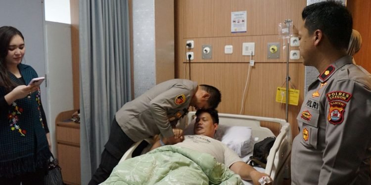 Sentuhan Hati Kapolres Cilegon: Program Dedikatif untuk Personel yang Sakit