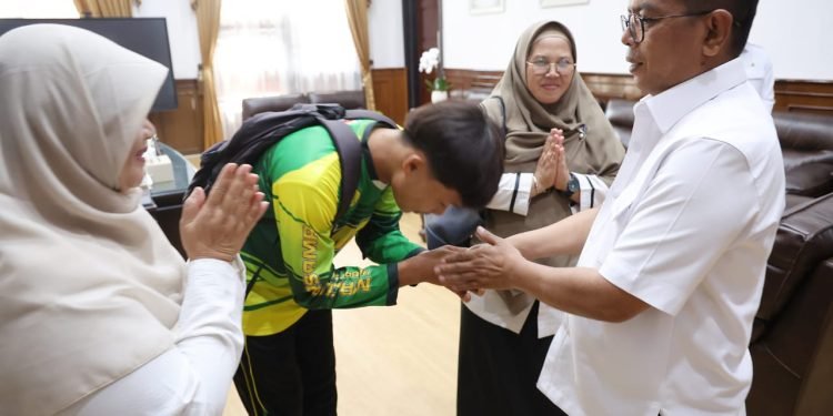 Gubernur Andra Soni Jadi Penengah: Kepala Sekolah dan Siswa SMAN 1 Cimarga Berdamai