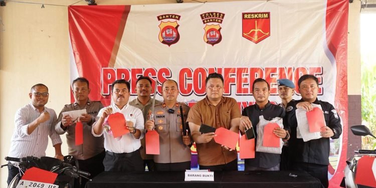 Tawuran Maut di Anyer: Pelajar Bersenjata Tajam Ditangkap!