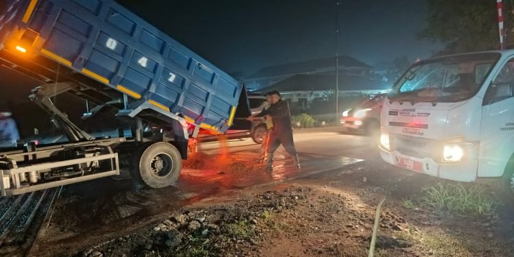 DPUPR Banten Gercep: Jalan Rusak di Bogeg Ditangani, Lalu Lintas Kembali Lancar!