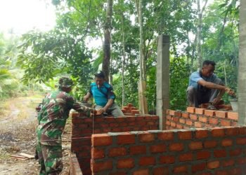 Satgas TMMD Kodim 0427/Way Kanan Bangun Pos Kamling Idaman di Kampung Sriwijaya
