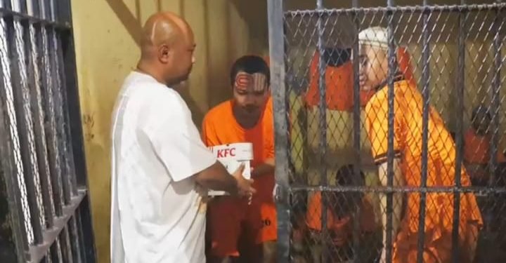 Jumat Berkah Ala Kapolres Serang: 73 Tahanan Terima Makanan dan Motivasi