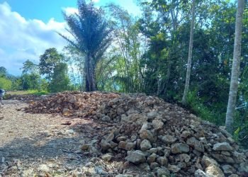 Warga Cikamundiing Gerah Lahan Dijadikan Tempat Penyimpanan Batu
